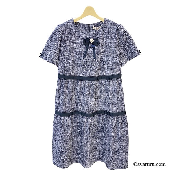 画像2: 【《新作》SuperBeauty 2026春夏】グログランテープ使い転写プリント コサージュ付半袖ワンピース (2)