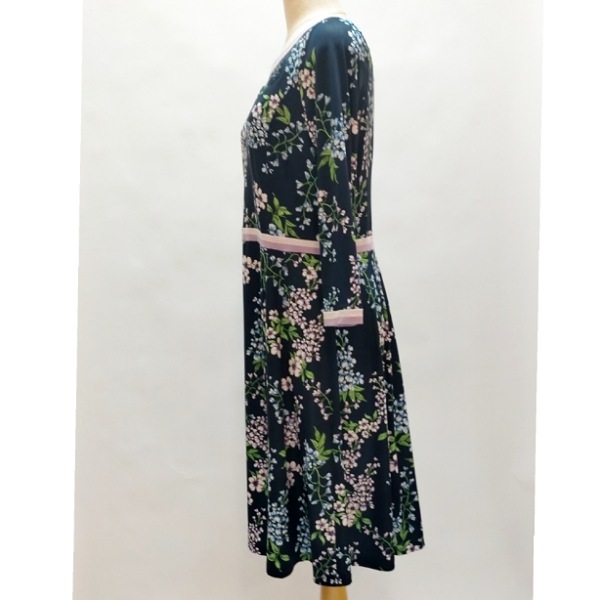 上品な スーパービューティー 花柄ワンピース - ひざ丈ワンピース