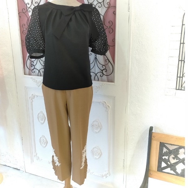 Dear Princess SALE】裾花柄刺繍・フリルデザインのクロップドパンツ 